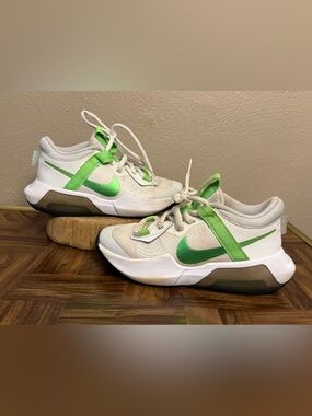 Nike Air Zoom Crossover Basketball Shoes Youth Size 1Y Green White Silver Strike